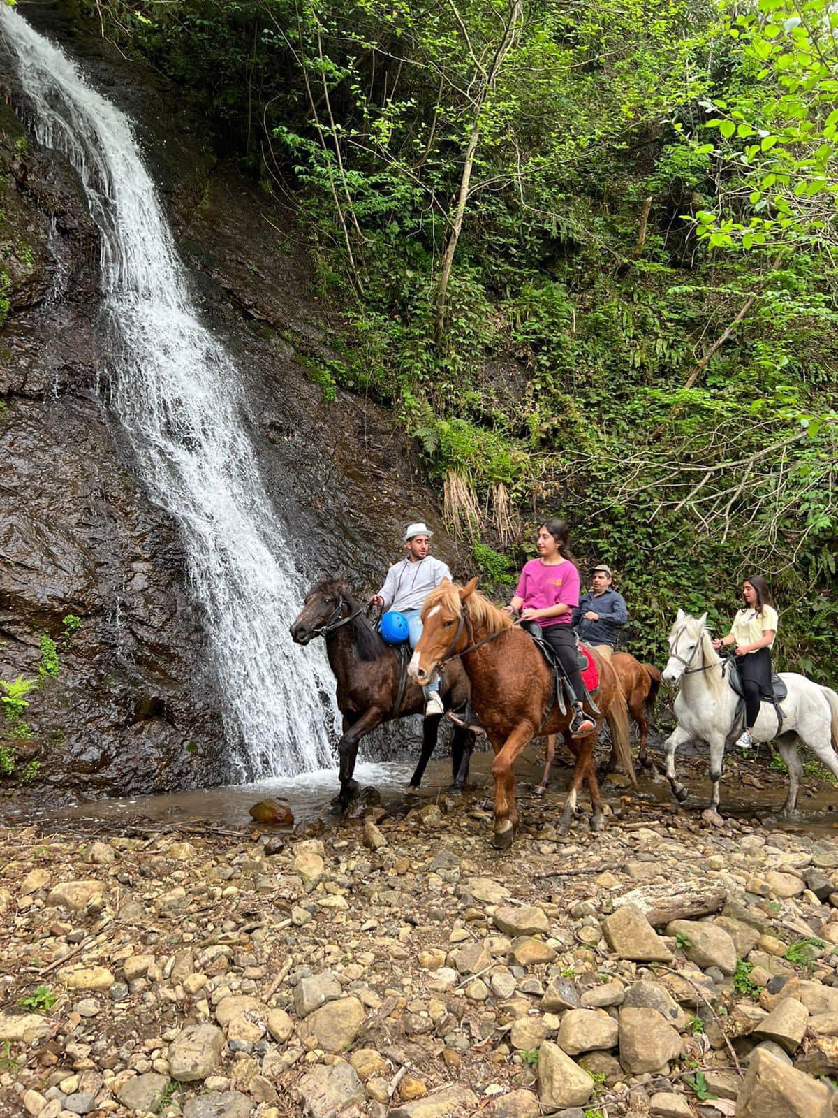 ცხენით ტური მახუნცეთში - ბუნებრივი პეიზაჟები აჭარაში